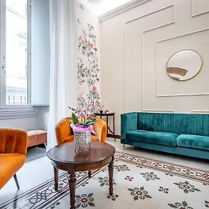 Three Via Roma Apartment Florence